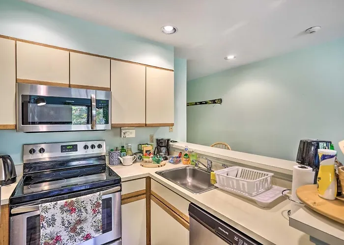 Comfortable Dover Apartment: Walk To Mt Snow!